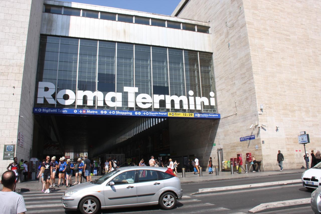 Отель Roma Castle Termini Экстерьер фото